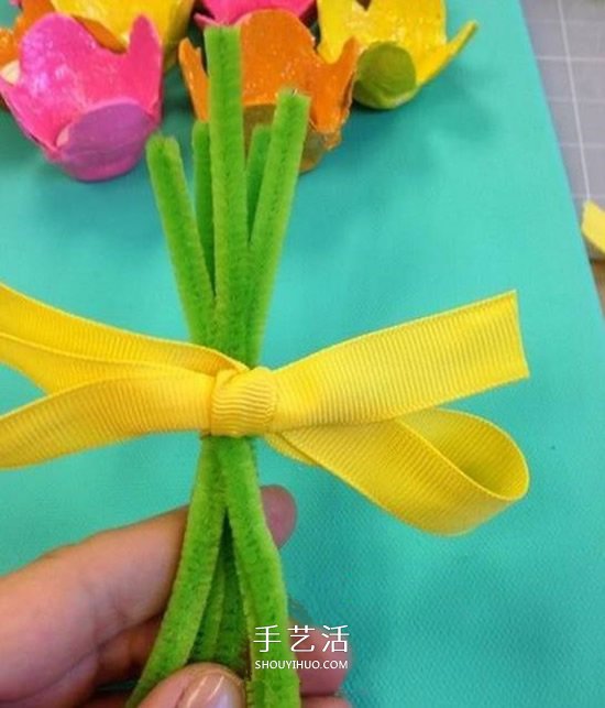 蛋托制作立體花朵裝飾畫 簡單蛋托裝飾畫做法 -  itrip.net.cn