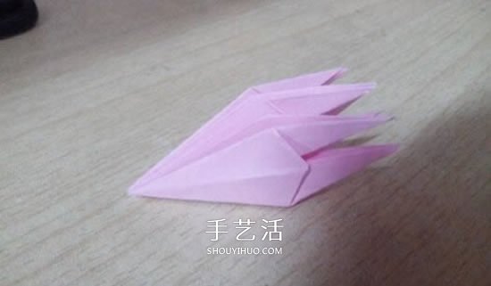 六瓣百合花折紙圖解 折紙六瓣百合的方法教程 -  itrip.net.cn
