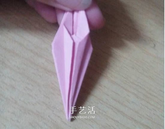 六瓣百合花折紙圖解 折紙六瓣百合的方法教程 -  itrip.net.cn