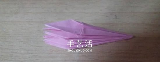 六瓣百合花折紙圖解 折紙六瓣百合的方法教程 -  itrip.net.cn