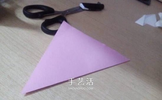 六瓣百合花折紙圖解 折紙六瓣百合的方法教程 -  itrip.net.cn