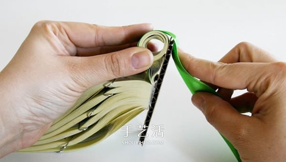 舊電話本改造便簽夾 花叢便簽夾DIY制作教程 -  itrip.net.cn