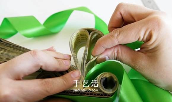 舊電話本改造便簽夾 花叢便簽夾DIY制作教程 -  itrip.net.cn