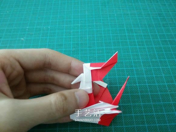 圣誕鶴的折法圖解教程 折紙圣誕紙鶴的方法 -  itrip.net.cn