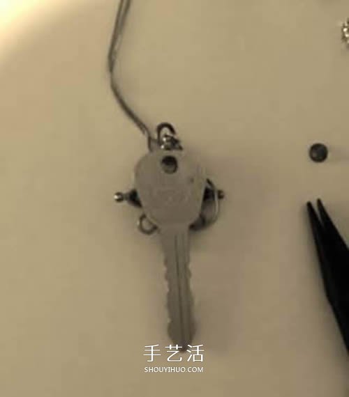 廢棄鑰匙制作項(xiàng)鏈墜 鑰匙項(xiàng)鏈?zhǔn)止ぶ谱鹘坛?-  itrip.net.cn