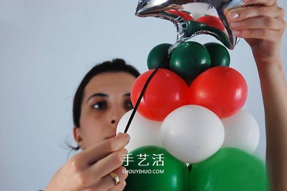 氣球做圣誕樹的方法 自制氣球圣誕樹手工制作 -  itrip.net.cn