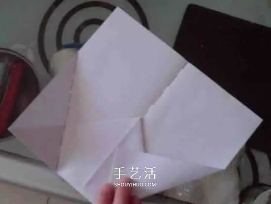 最簡(jiǎn)單紙飛機(jī)的折法 幼兒折紙飛機(jī)的簡(jiǎn)單教程 -  itrip.net.cn