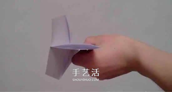 最簡(jiǎn)單紙飛機(jī)的折法 幼兒折紙飛機(jī)的簡(jiǎn)單教程 -  itrip.net.cn