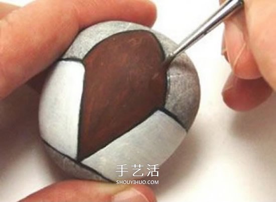 石頭畫七星瓢蟲的教程 簡(jiǎn)單七星瓢蟲石繪圖解 -  itrip.net.cn