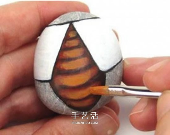 石頭畫七星瓢蟲的教程 簡(jiǎn)單七星瓢蟲石繪圖解 -  itrip.net.cn