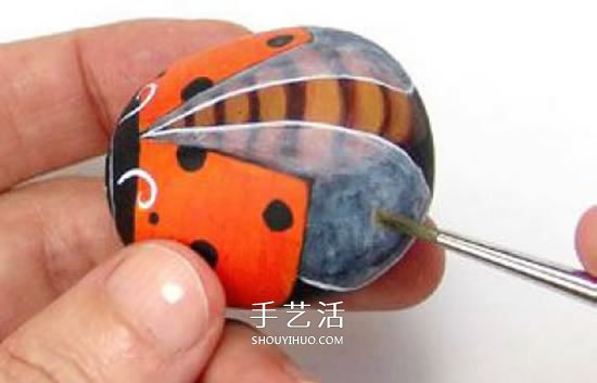 石頭畫七星瓢蟲的教程 簡(jiǎn)單七星瓢蟲石繪圖解 -  itrip.net.cn
