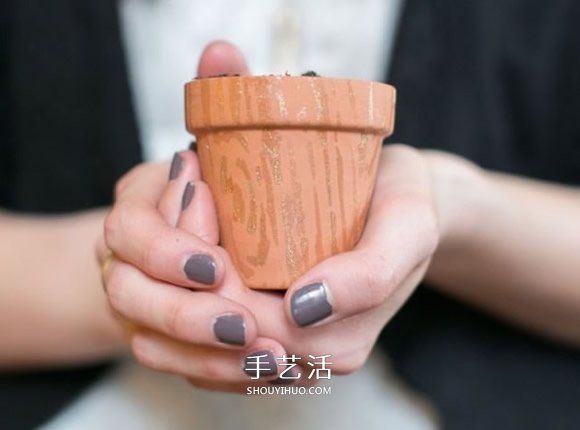 指甲油改造小陶盆圖解 多肉花盆的改造方法 -  itrip.net.cn