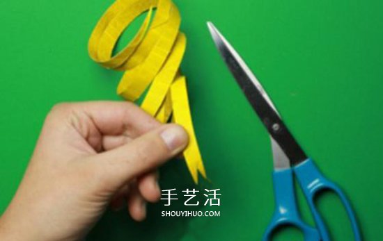 幼兒手工制作小蛇方法 卷紙筒廢物利用做小蛇 -  itrip.net.cn