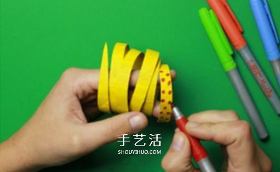 幼兒手工制作小蛇方法 卷紙筒廢物利用做小蛇 -  itrip.net.cn