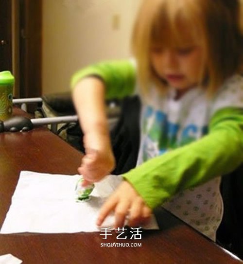 幼兒幽靈棒棒糖的做法 簡單萬圣節(jié)棒棒糖DIY -  itrip.net.cn