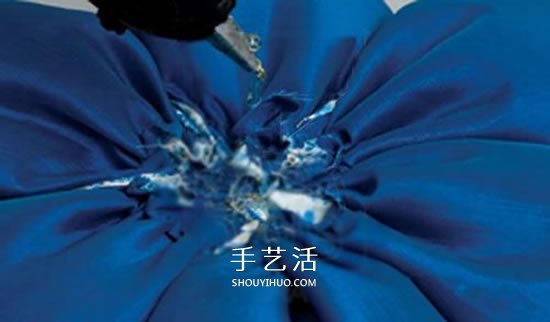 不織布花朵靠墊DIY 自制布藝花朵靠墊的做法 -  itrip.net.cn