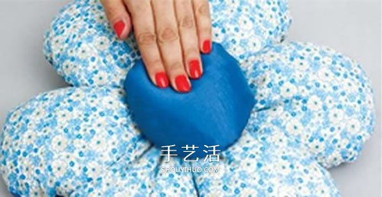 不織布花朵靠墊DIY 自制布藝花朵靠墊的做法 -  itrip.net.cn