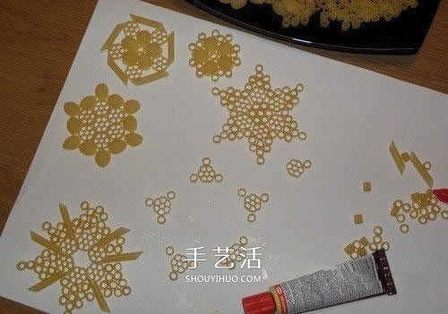 意大利面制作雪花掛飾 自制意大利面雪花方法 -  itrip.net.cn