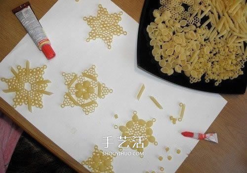 意大利面制作雪花掛飾 自制意大利面雪花方法 -  itrip.net.cn