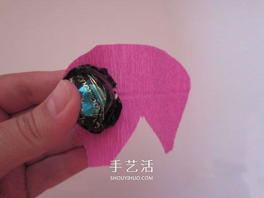 皺紋紙?zhí)枪ǖ淖龇?皺紋紙玫瑰花手工制作 -  itrip.net.cn