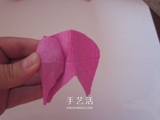 皺紋紙?zhí)枪ǖ淖龇?皺紋紙玫瑰花手工制作 -  itrip.net.cn