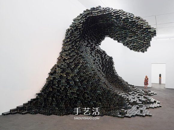 一萬(wàn)塊磚的暗潮洶涌！用玻璃堆迭的裝置藝術(shù) -  itrip.net.cn