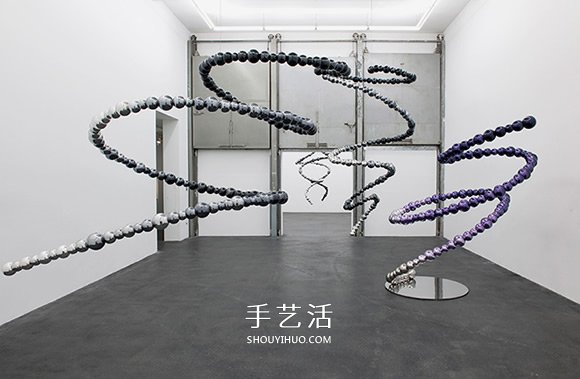 一萬(wàn)塊磚的暗潮洶涌！用玻璃堆迭的裝置藝術(shù) -  itrip.net.cn