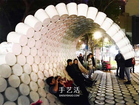 用水桶打造的裝置藝術(shù) 呼吁解決城市停車亂象 -  itrip.net.cn