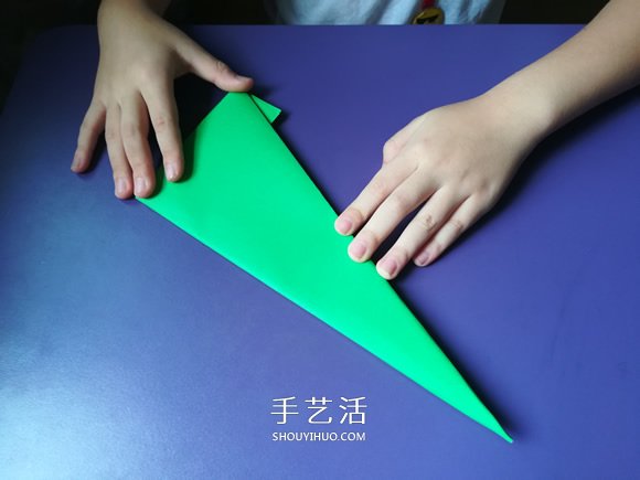 八歲小男孩的折紙分享 折紙戰(zhàn)斗機的圖解教程 -  itrip.net.cn