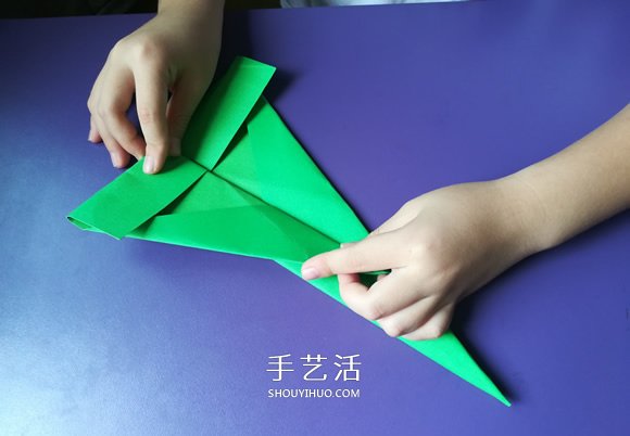 八歲小男孩的折紙分享 折紙戰(zhàn)斗機的圖解教程 -  itrip.net.cn