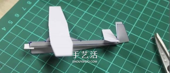 滑翔機模型的制作方法 卡紙做滑翔機模型圖解 -  itrip.net.cn