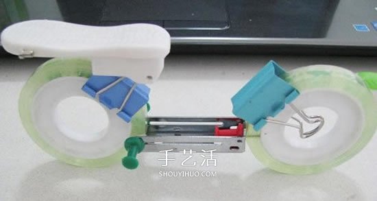 辦公用品手工制作摩托車模型的方法圖解 -  itrip.net.cn
