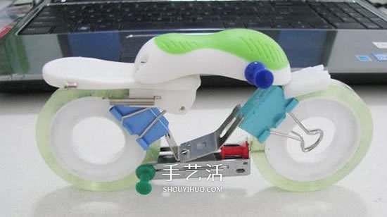 辦公用品手工制作摩托車模型的方法圖解 -  itrip.net.cn