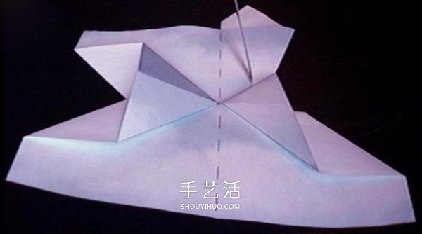 復(fù)仇者紙飛機(jī)的折法 折紙戰(zhàn)斗機(jī)的詳細(xì)圖解 -  itrip.net.cn