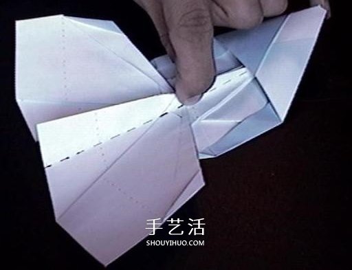 復(fù)仇者紙飛機(jī)的折法 折紙戰(zhàn)斗機(jī)的詳細(xì)圖解 -  itrip.net.cn