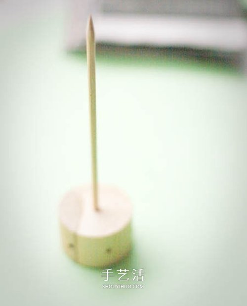 廢報(bào)紙舊雜志制作圣誕樹(shù)的方法 簡(jiǎn)單又漂亮 -  itrip.net.cn