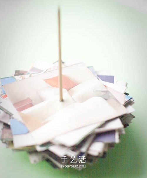 廢報(bào)紙舊雜志制作圣誕樹(shù)的方法 簡(jiǎn)單又漂亮 -  itrip.net.cn
