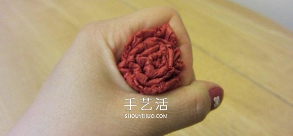 康乃馨怎么折詳細圖解 母親節(jié)康乃馨折紙教程 -  itrip.net.cn