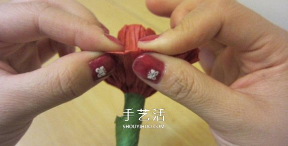 康乃馨怎么折詳細圖解 母親節(jié)康乃馨折紙教程 -  itrip.net.cn