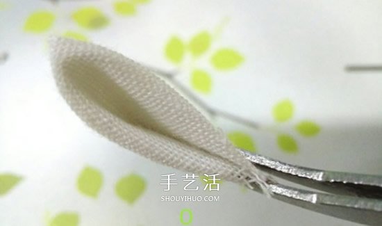 不織布做荷花發(fā)卡圖解 手工布藝蓮花發(fā)飾DIY -  itrip.net.cn