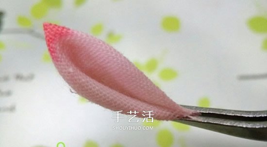 不織布做荷花發(fā)卡圖解 手工布藝蓮花發(fā)飾DIY -  itrip.net.cn
