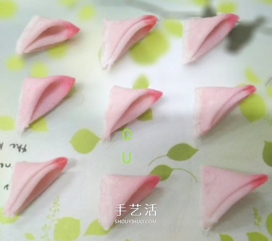不織布做荷花發(fā)卡圖解 手工布藝蓮花發(fā)飾DIY -  itrip.net.cn