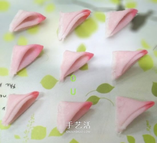 不織布做荷花發(fā)卡圖解 手工布藝蓮花發(fā)飾DIY -  itrip.net.cn