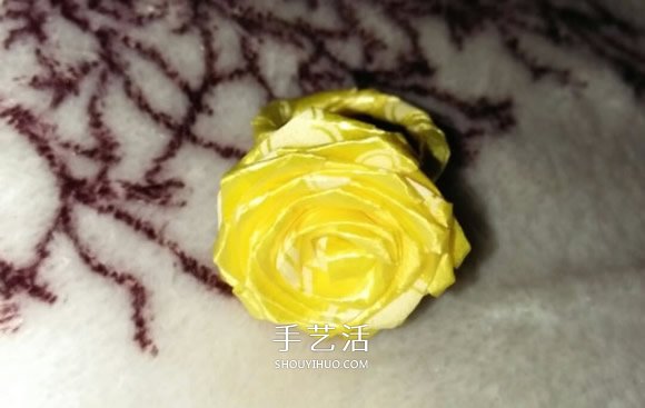 絲帶折玫瑰花戒指圖解 怎么折絲帶玫瑰戒指 -  itrip.net.cn