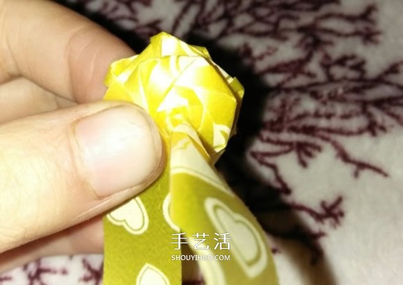 絲帶折玫瑰花戒指圖解 怎么折絲帶玫瑰戒指 -  itrip.net.cn