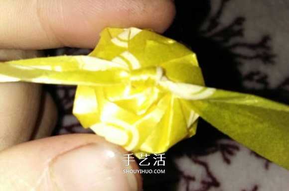 絲帶折玫瑰花戒指圖解 怎么折絲帶玫瑰戒指 -  itrip.net.cn