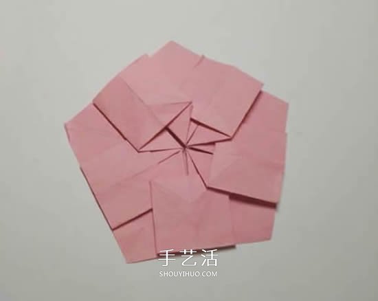 圣誕節(jié)折紙圣誕花圖解 平面圣誕花的折法步驟 -  itrip.net.cn