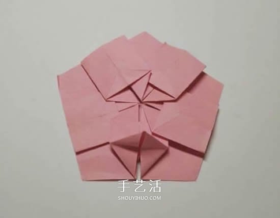 圣誕節(jié)折紙圣誕花圖解 平面圣誕花的折法步驟 -  itrip.net.cn
