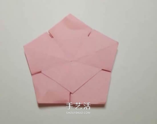 圣誕節(jié)折紙圣誕花圖解 平面圣誕花的折法步驟 -  itrip.net.cn