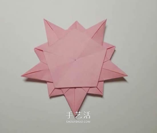 圣誕節(jié)折紙圣誕花圖解 平面圣誕花的折法步驟 -  itrip.net.cn